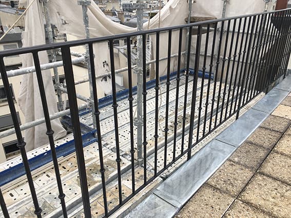 Balustrade, rambarde ouvragée en fonte - Thumbnail 2